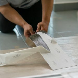 Las ventajas de instalar suelos de vinilo en zonas húmedas